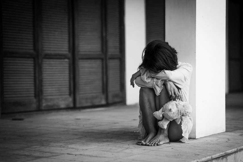 DIICOT: Barbat de 41 de ani retinut pentru pornografie infantila si instigare la abuzarea minorilor. Victimele ar fi fost suspuse unor perversiuni sexuale grave