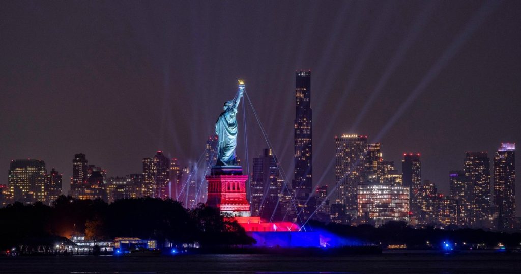 Statuia Libertăţii, în centrul unui spectacol de sunete şi lumini la 250 de ani de la crearea Statelor Unite