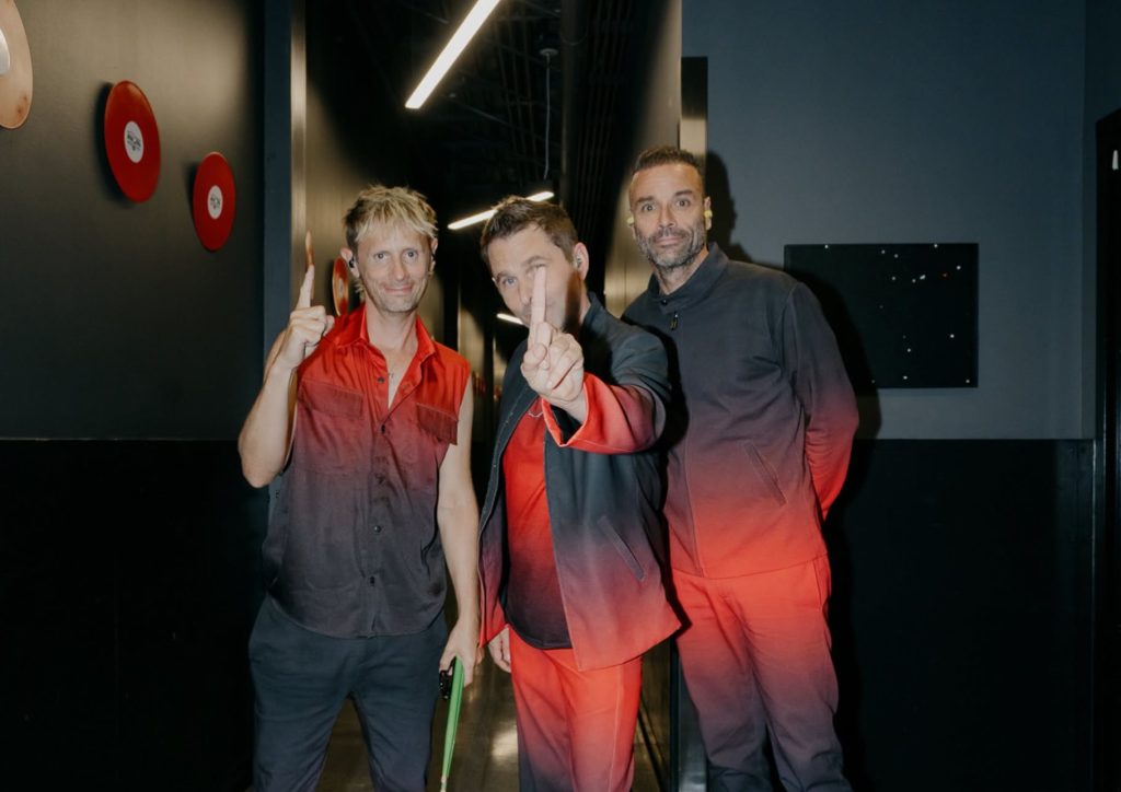 Trupa britanică Muse egalează Oasis și Led Zeppelin: al optulea album pe locul 1 în Marea Britanie