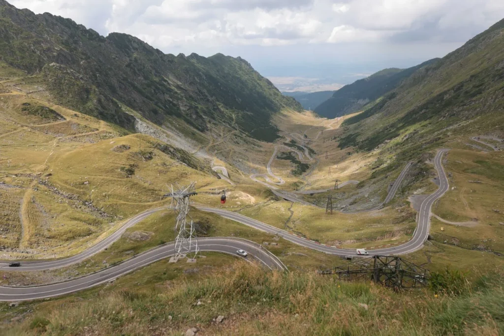Traficul rutier pe Transfăgărășan va fi restricționat la începutul săptămânii viitoare, pe mai multe segmente de drum