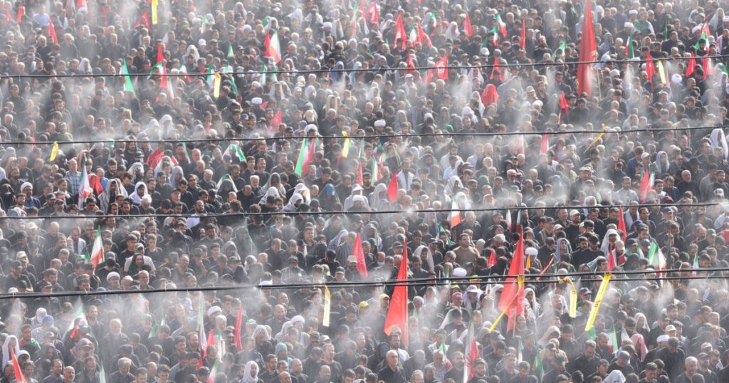 Zeci de mii de iranieni au mers la slujba de înmormântare pentru Ali Khamenei, în a doua zi a funeraliilor publice