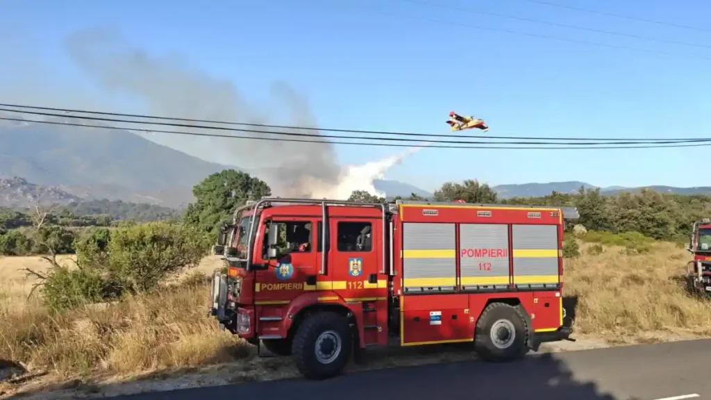 VIDEO | Misiunea pompierilor români în Republica Franceză: Aproape 20 de salvatori luptă cu incendiile de pădure