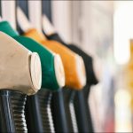 Preţul carburanţilor în România ar urma să scadă în perioada următoare