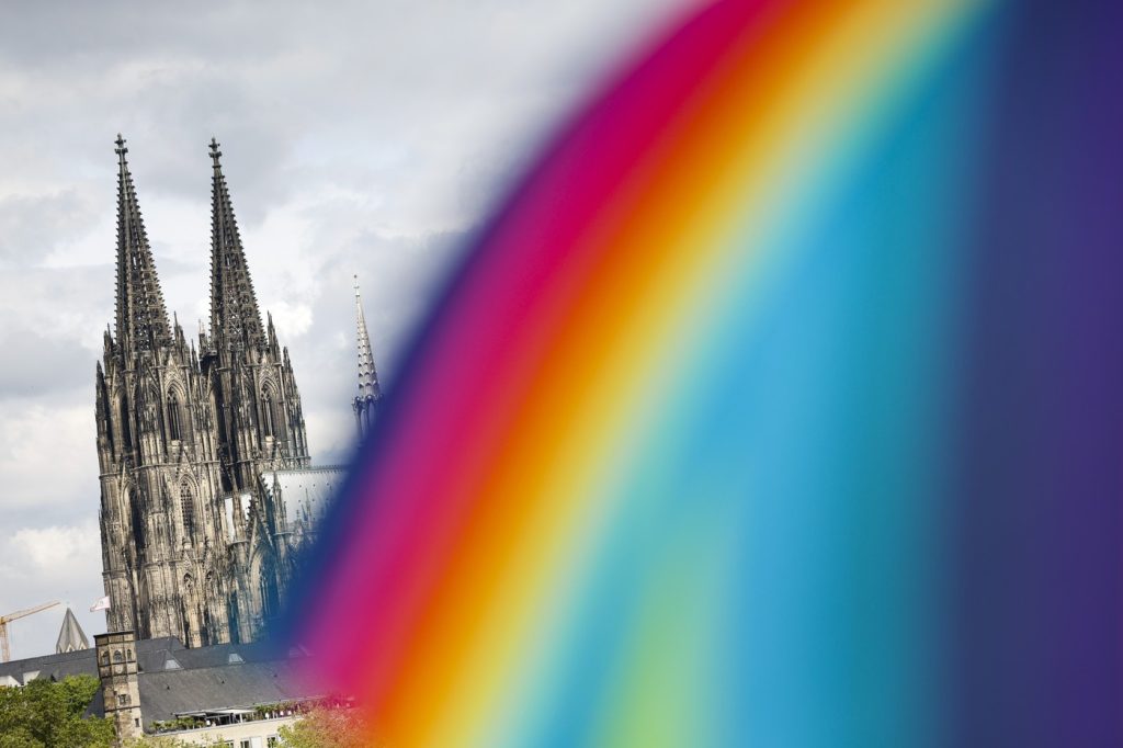 Paradă Pride cu 1 milion de spectatori la Köln. „Cea mai mare manifestaţie în favoarea democraţiei din Germania”