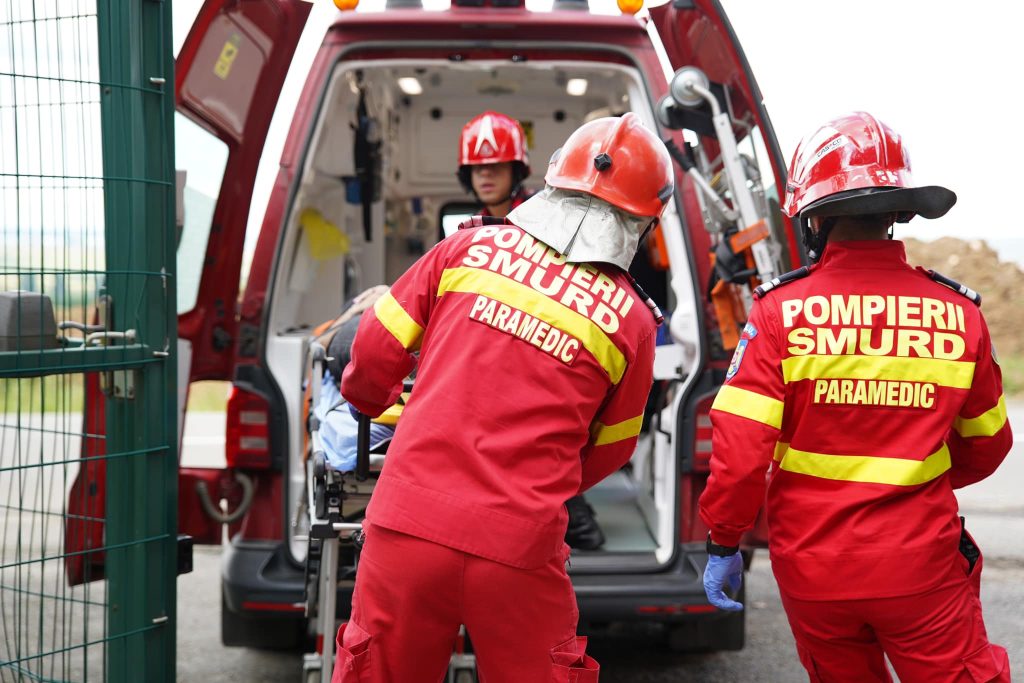 Accident rutier în Mediaș: Motociclist transportat la spital după o coliziune cu un autoturism