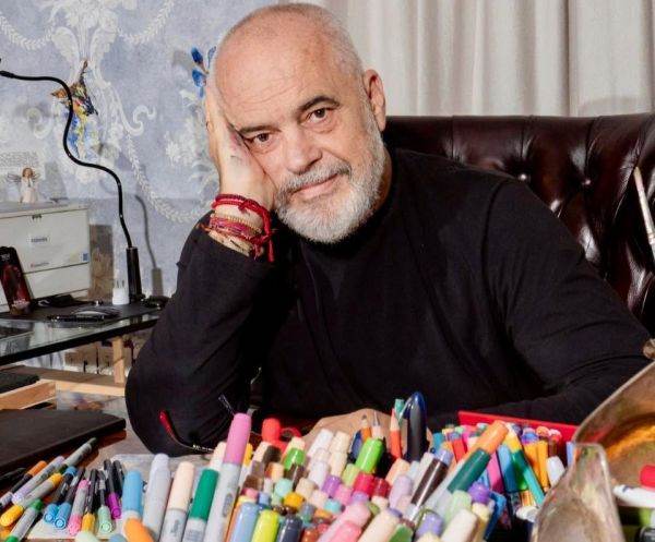 Războiul declaraţiilor din jurul Revoluţiei Flamingo
