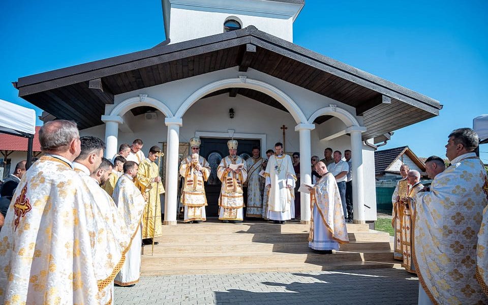 Noua biserică greco-catolică din Pănade a fost sfințită. Zeci de credincioși au participat la ceremonie
