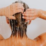 Caloria.ro - Duș rece într-o zi caniculară? Iată ce spun specialiștii