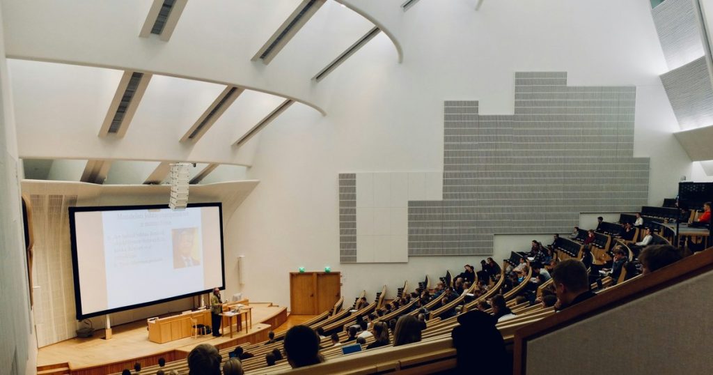 Ce facultăți au admitere pe bază de dosar în 2026