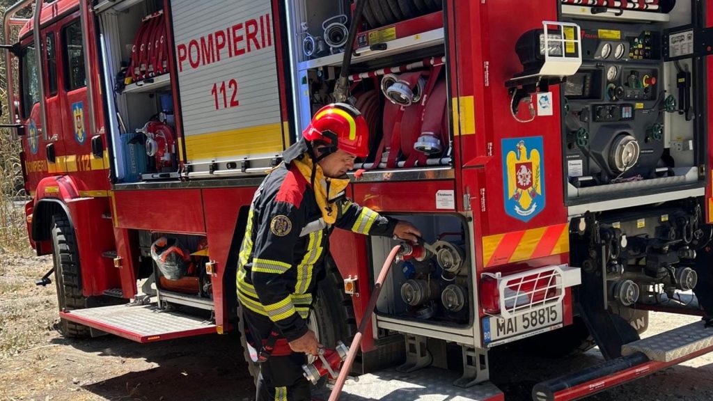 Pompierii români, încă în Franța, pentru stingerea și prevenirea incendiilor de vegetație