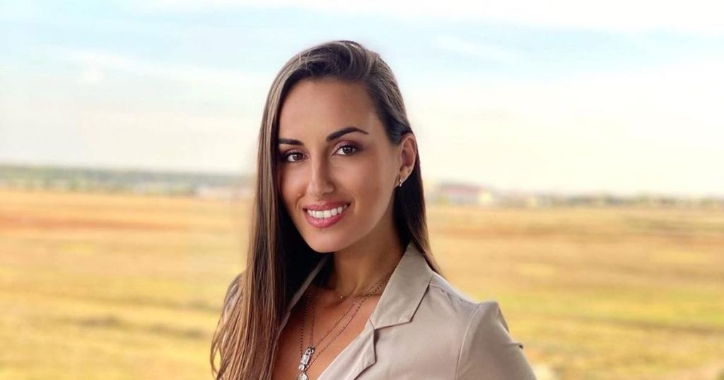 Andreea Străvoiu, despre arta de a face pâine cu maia. Pasionată de gusturile de odinioară, prezentatoarea emisiunii „ROventura” a urmat un curs de brutărie artizanală