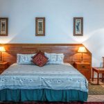 Reguli noi de clasificare în turism: Pensiunile noi nu mai primesc 4-5 margarete fără aer condiționat, iar hotelurile trebuie să aibă stații pentru mașini electrice. Apar reguli și pentru căsuțe pe roți, butoaie și alte cazări atipice