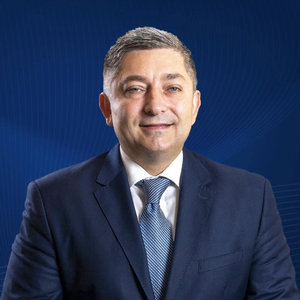 Alin Tișe atacă „slugărnicia inutilă” din PNL: „Ne facem că ne jucăm de-a politica și ne mințim unii pe alții”