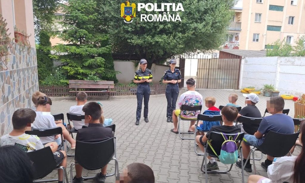 FOTO: Polițiștii din Alba au discutat cu peste 320 de copii și cadre didactice despre bullying și cyberbullying