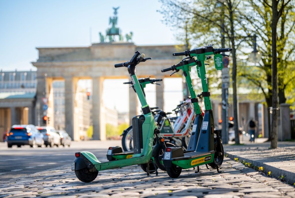 Germania trage la răspundere firmele ce închiriază trotinete electrice, după ce numărul accidentelor s-a dublat