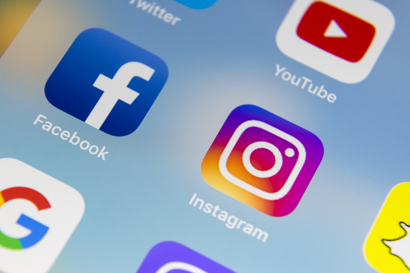 UE ordonă Meta să modifice interfețele Instagram și Facebook. Bruxellesul spune că platformele creează dependență