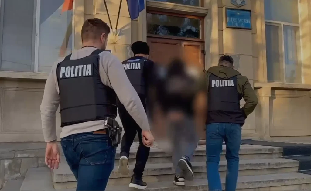 Bărbat prins în Bacău după ce ar fi adus din Marea Britanie peste un kilogram de substanțe interzise. Trei mașini, puse sub sechestru