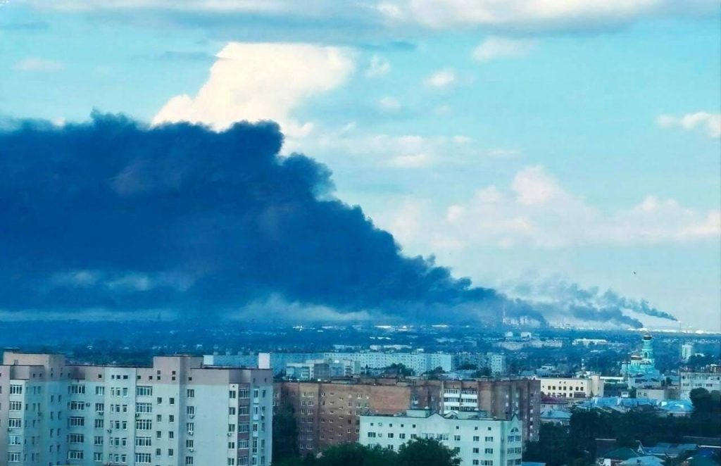 Ucraina lansează un nou atac asupra Rusiei. Dronele au lovit o rafinărie de petrol din Sizran