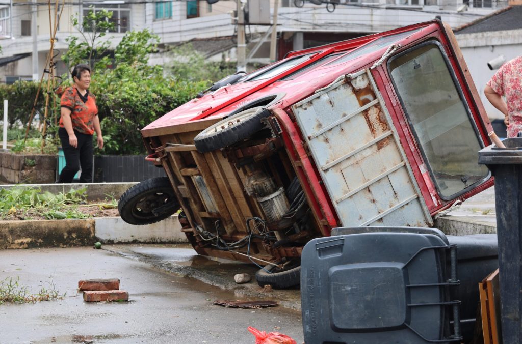 Taifunul Bavi a lovit China: Aproape două milioane de persoane evacuate / Fenomenul a fost retrogradat la furtună tropicală