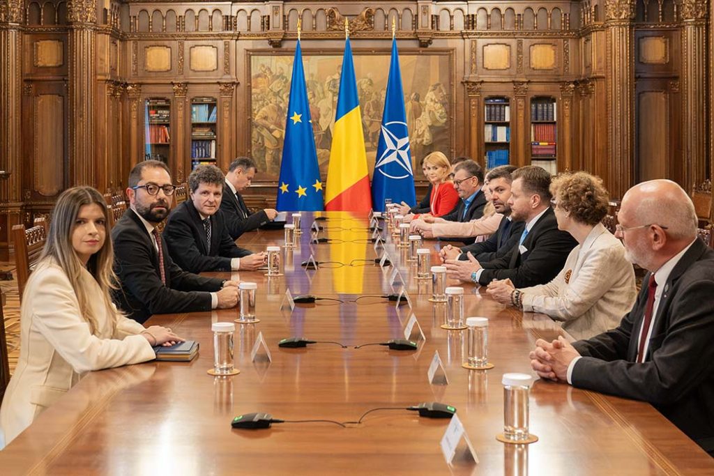 Nicușor Dan, consultări cu partidele politice pentru deblocarea negocierilor de formare a noului Guvern: Două opțiuni pe agenda discuțiilor