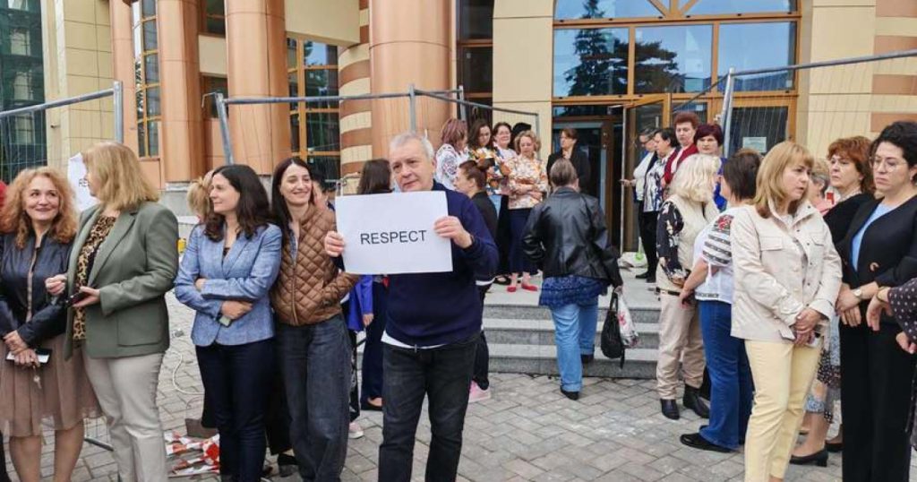„Standarde înalte - recompense pe măsură!” Sindicaliștii din Finanțe anunță un nou protest față de proiectul noii legi a salarizării