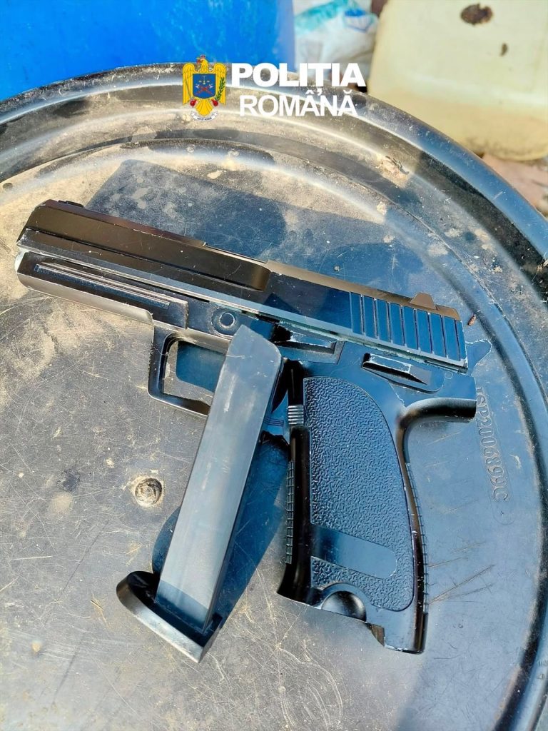 Anchetă în Dâmbovița: percheziție la un bărbat suspectat că deține ilegal arme și muniții