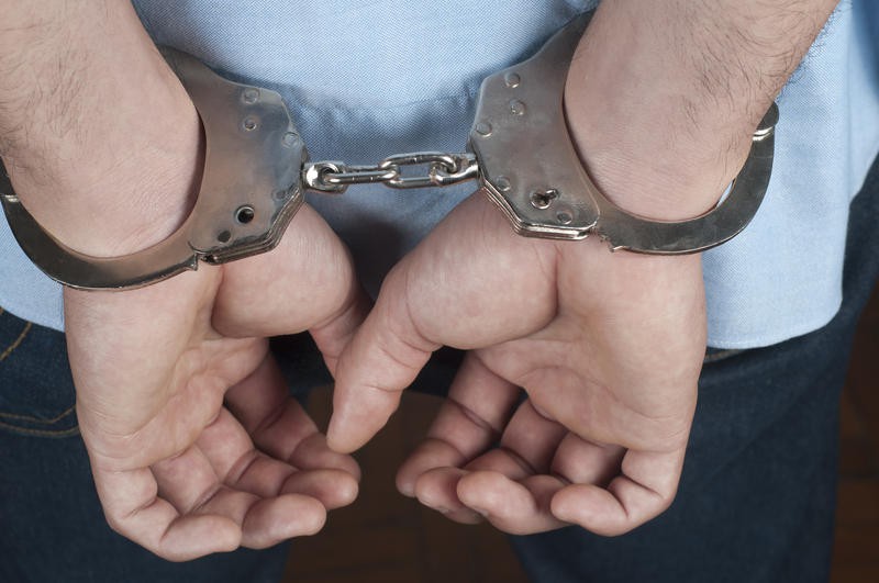 Polițist aflat în timpul liber a prins un bărbat bănuit de furt, în municipiul Bacău