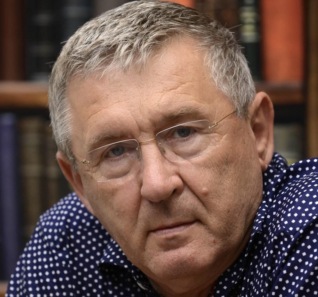 Cornel Nistorescu: „Mă tem că speranțele noastre sunt deșarte. Degeaba aşteptăm „mediatorul”. Năzuim că poate-poate. Că la următoarea apariție președintele va avea o idee, o propunere, că se va îndoi de ce a făcut sau că va corecta ce a zis”