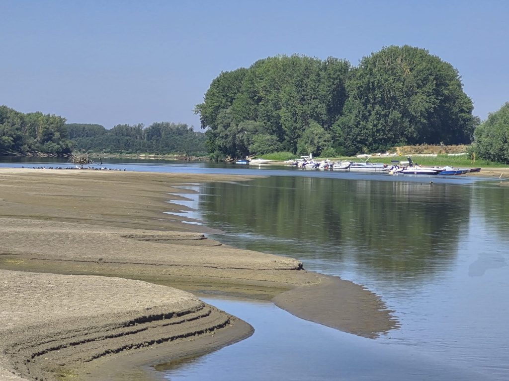 Dunărea scade alarmant. Portul turistic Corabia a fost închis