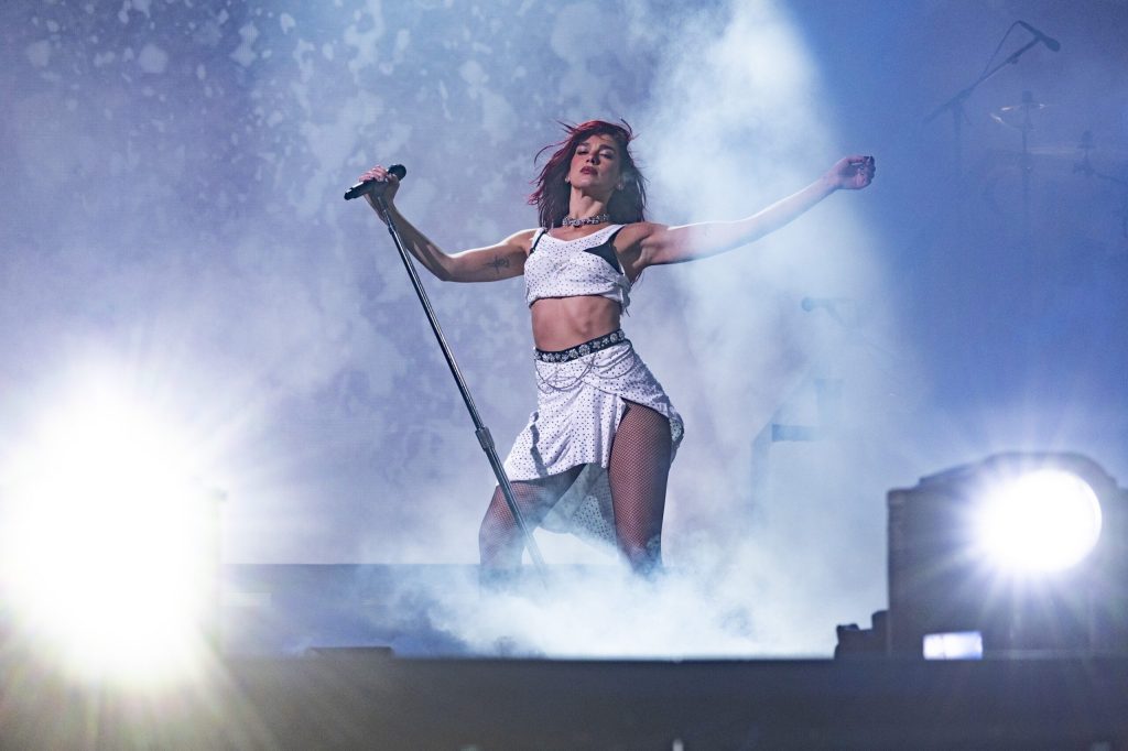 Dua Lipa susține protestele din Albania împotriva unui proiect turistic al familiei Trump