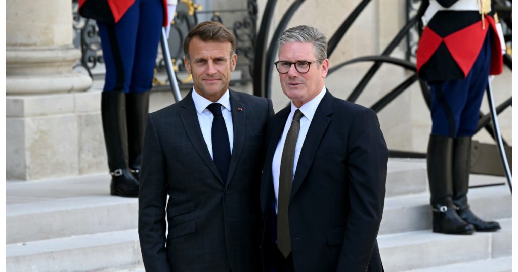 Macron l-a decorat pe Keir Starmer cu Legiunea de Onoare înainte ca acesta să părăsească funcția de premier