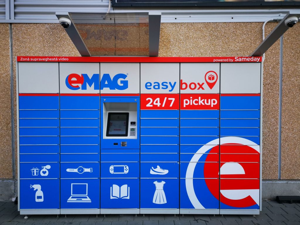 Anunțul făcut de eMAG pentru o parte din clienții săi