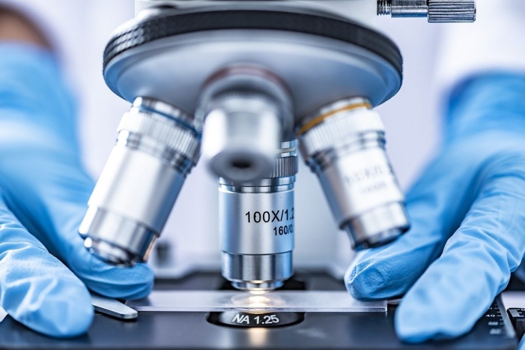 Organizația Mondială a Sănătății anunţă primul studiu clinic al unui medicament antiviral împotriva Ebola
