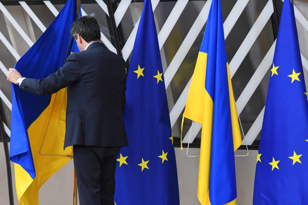 Uniunea Europeană cere ca noii refugiați din Ucraina să-şi respecte obligaţiile militare din ţara lor ca o condiție pentru extinderea protecției temporare cu un an