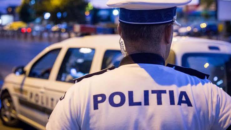 Urmărit de polițiști prin Craiova, un tânăr fără permis a fost reținut