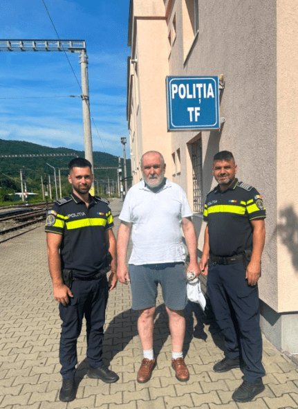 Un gest care a făcut diferența. Doi polițiști au salvat viața unui bărbat de 71 de ani