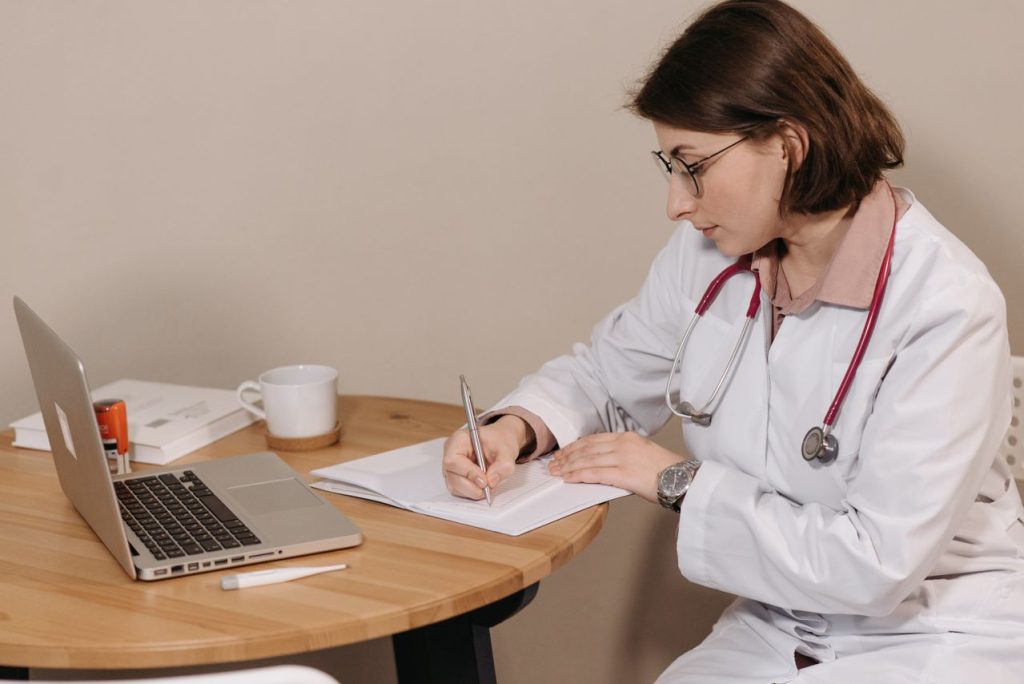 Examenul de medic specialist se schimbă. Subiecte unice la nivel național din toamna anului 2026