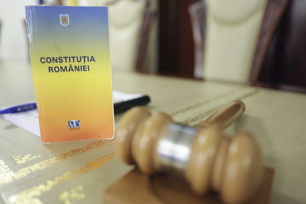 Curtea Constituțională a validat o excepţie la o directivă UE care permite încă doi ani de finanţare a cazanelor pe combustibili fosili