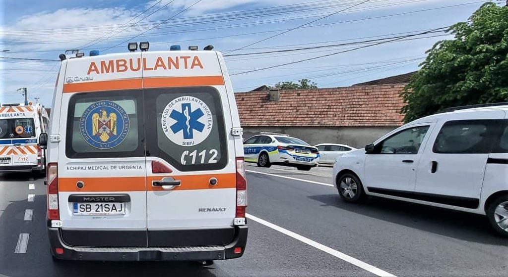 Coliziune între 2 autoturisme pe fondul neacordării de prioritate | Copil de 4 ani rănit