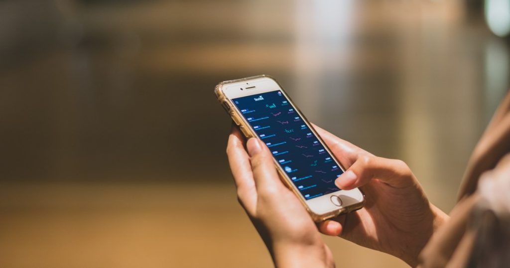 Sextingul a înlocuit aplicațiile de dating în rândul tinerilor. Psiholog: „Rețelele sociale sunt noul spațiu al relațiilor”