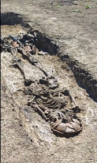 Noi descoperiri arheologice la Iclod, în Cluj / Morminte vechi de peste 6.000 de ani și urmele unei așezări fortificate / ”În arheologie, răspunsurile nu apar odată cu scoaterea unui obiect din pământ”