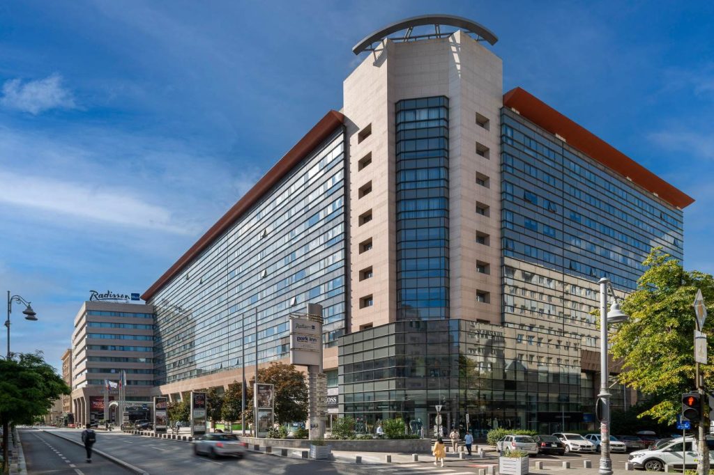 Radisson Blu Bucureşti instalează o cameră de hotel pe Calea Victoriei