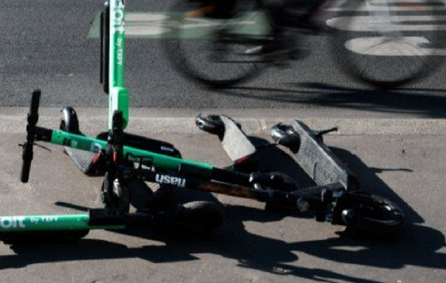 Accident rutier în care sunt implicaţi minori care circulau pe trotinetă electrică, produs în Alba Iulia