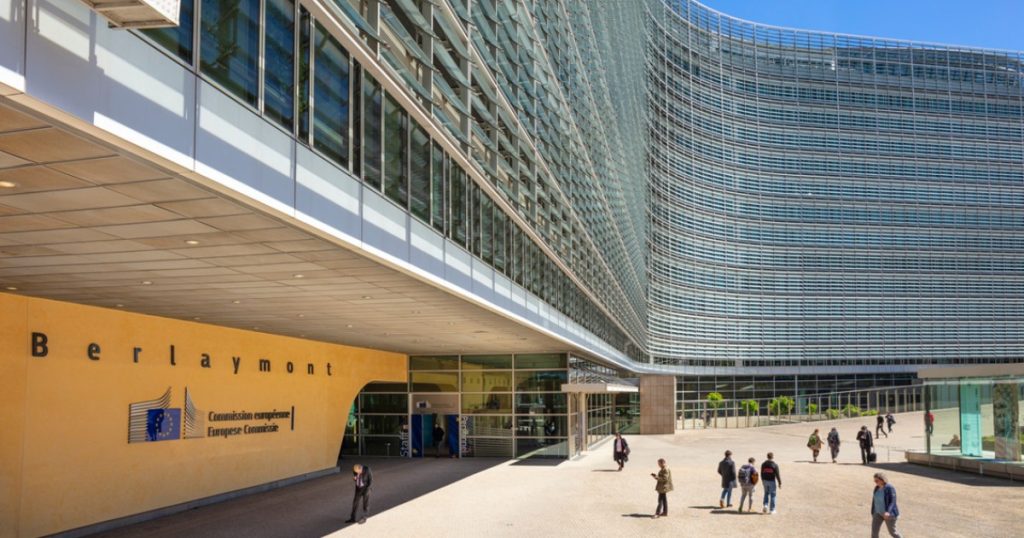 Absolvenții de școli profesionale vor avea, în premieră, acces la stagii plătite la Comisia Europeană. Ce trebuie să știe candidații