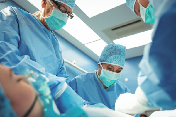 Premieră medicală în România, realizată la Cluj-Napoca / S-a folosit o tehnologie prin câmp electric pulsat, care distruge doar țesutul bolnav al inimii, protejând integral zonele sănătoase
