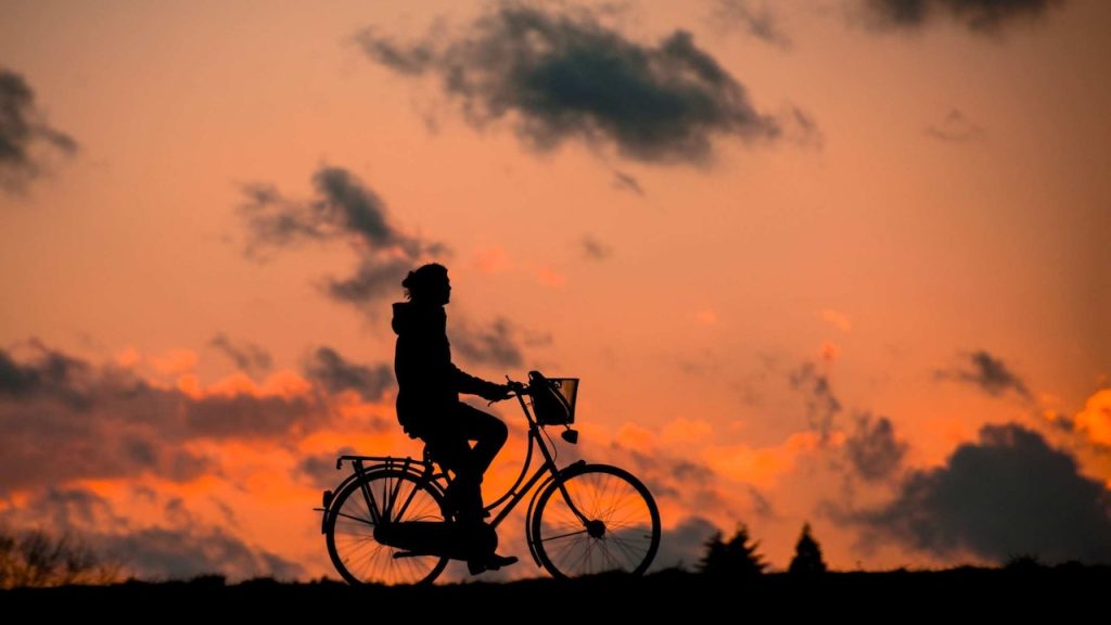 Bilețele transmise cu bicicleta / Asociația Pro Infrastructură semnalează că pe un tronson de pe magistrala Simeria-Arad traficul e dirijat cu telefonul și bicicleta