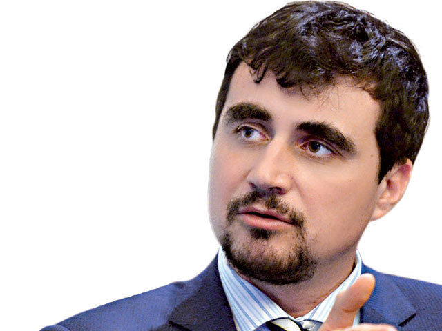 Sorin Pâslaru, ZF: Cu toate criticile, ar trebui acceptat că lăţirea plajelor a dat o nouă viaţă litoralului românesc. Eforie-Nord este astăzi Oborul de acum 10 ani, când tinerii în tenişi şi cu sacoşe de pânză încă nu-i descoperiseră farmecul. Va fi Nibi