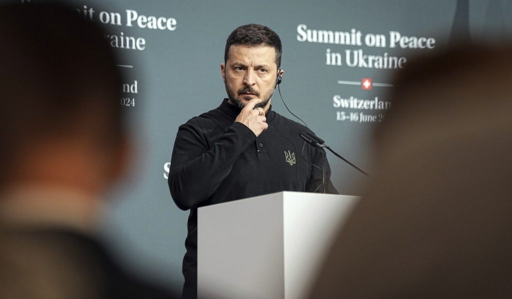 Zelenski l-a numit pe Khmara, șeful SBU, în funcția de ministru interimar al Apărării / Oamenii au început să protesteze în mai multe orașe după ce a devenit clar că Fedorov, fostul ministru, nu va face parte din noul Cabinet