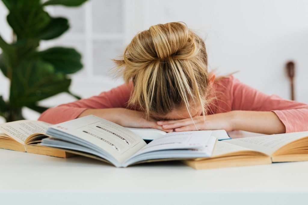 Anxietatea poate începe cu dificultățile de citire / Studiu UBB realizat pe 499 de elevi, din 21 de școli din România, timp de 8 ani