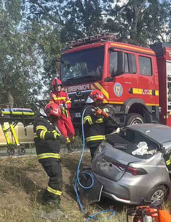 Accident la ieșirea din Chișineu-Criș: sunt 3 victime